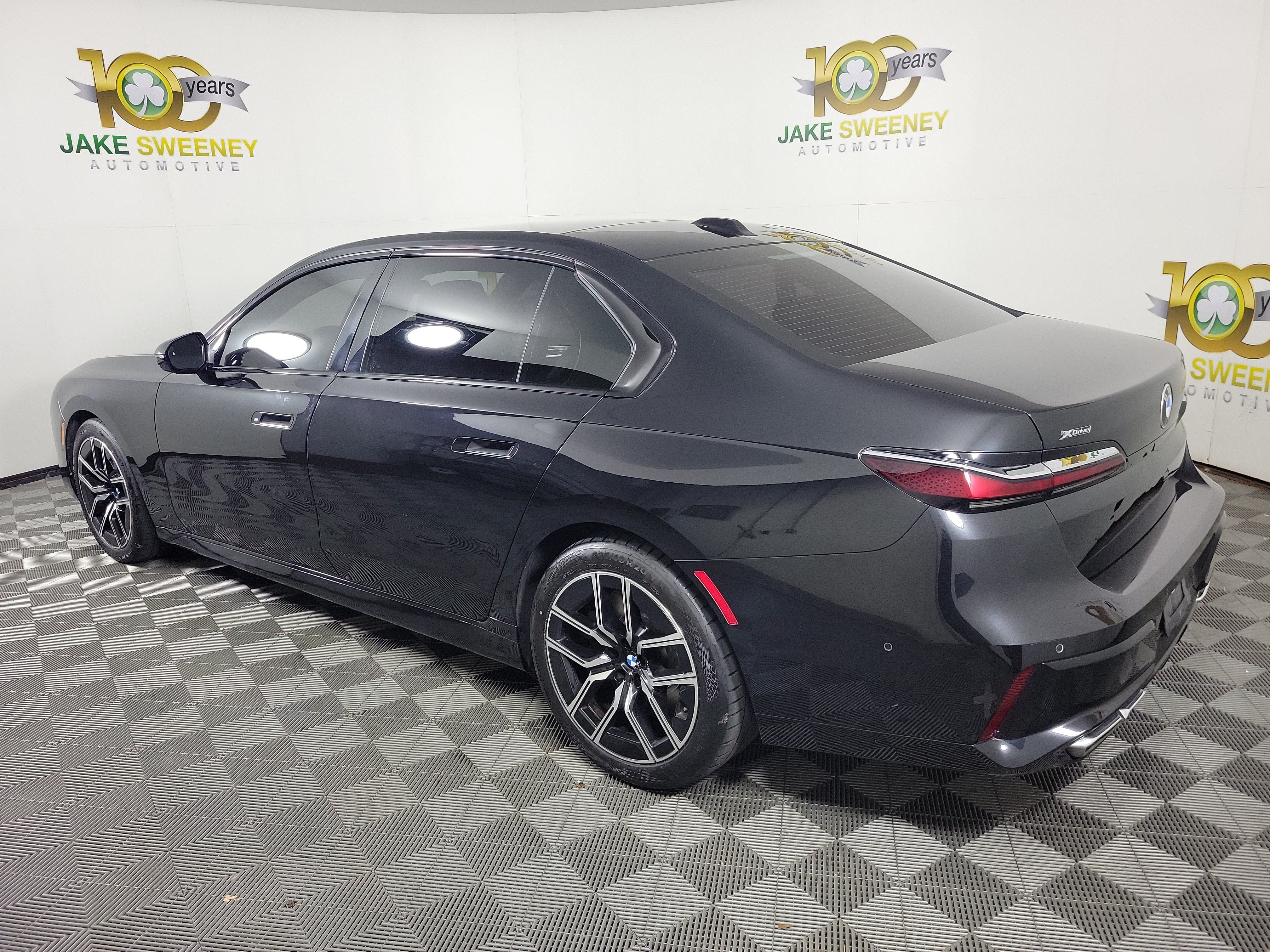 Certified 2023 BMW 760i xDrive AWD/4WD image 3