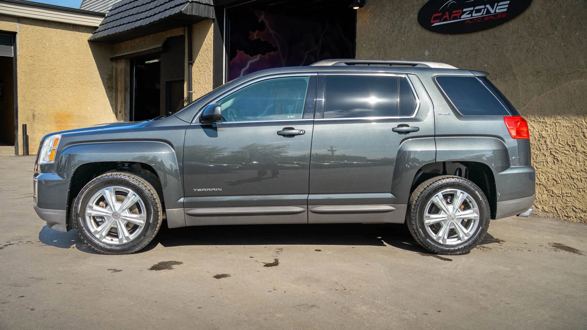 Used 2017 GMC Terrain SLE w/ Convenience Package AWD/4WD image 5