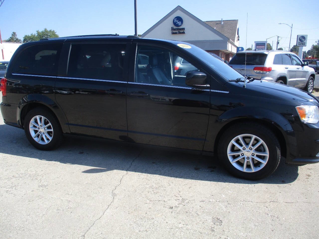 Used 2018 Dodge Grand Caravan SXT image 7
