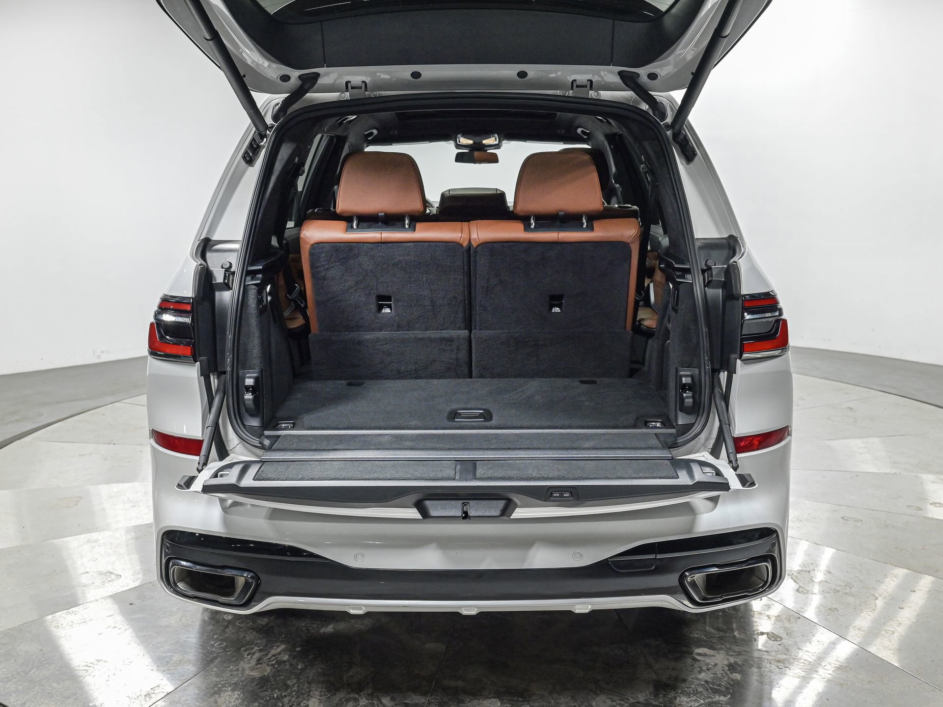 Used 2023 BMW X7 xDrive40i w/ M Sport Package AWD/4WD image 6