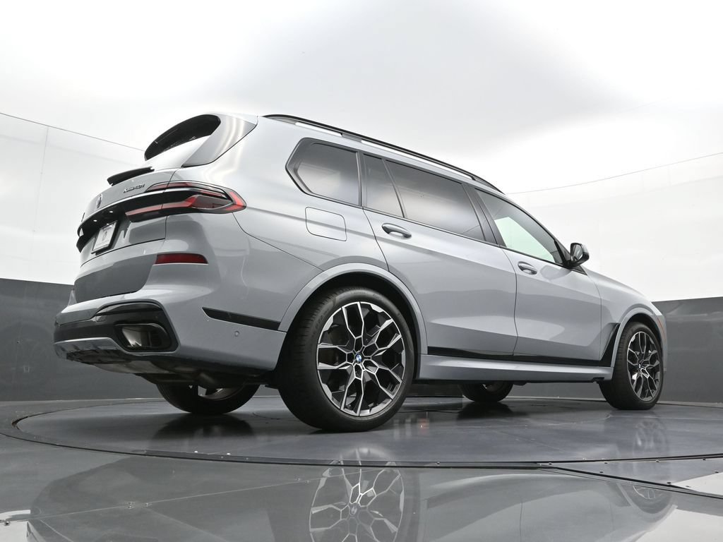 Used 2026 BMW X7 xDrive40i w/ M Sport Package AWD/4WD image 29