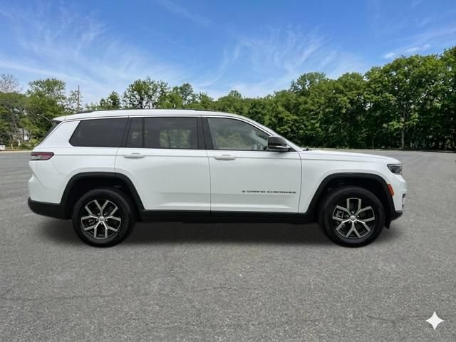 Used 2023 Jeep Grand Cherokee L Limited AWD/4WD image 10