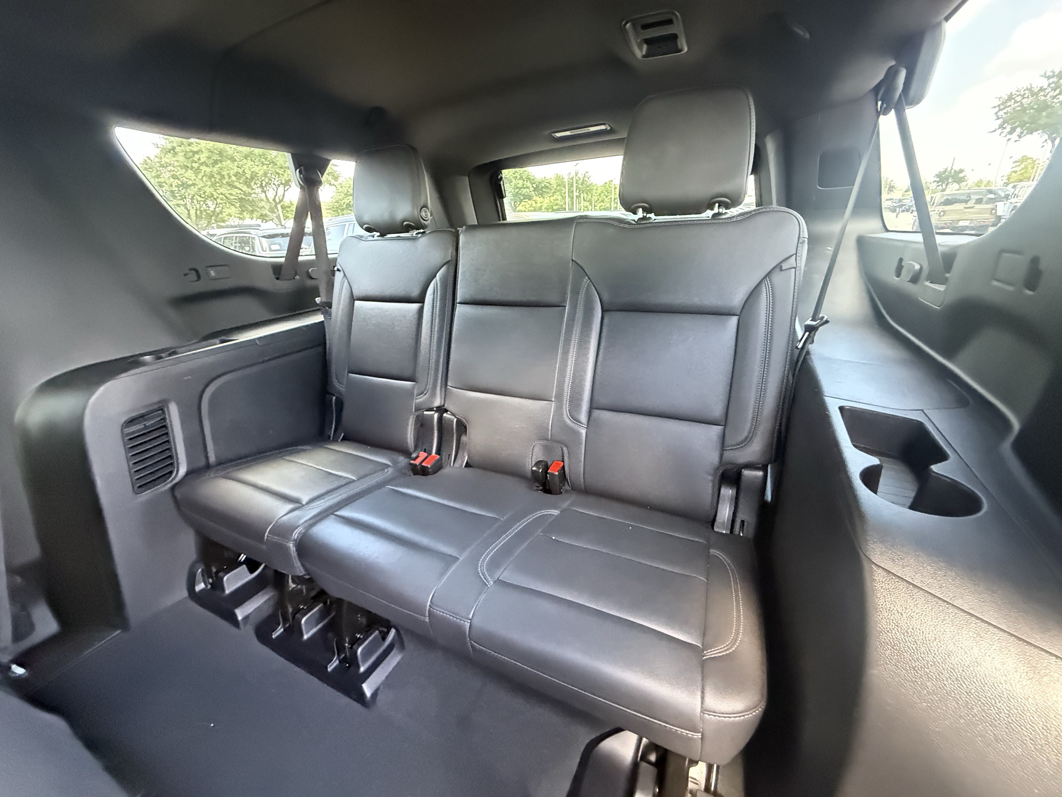 Used 2025 Chevrolet Suburban Z71 AWD/4WD image 30