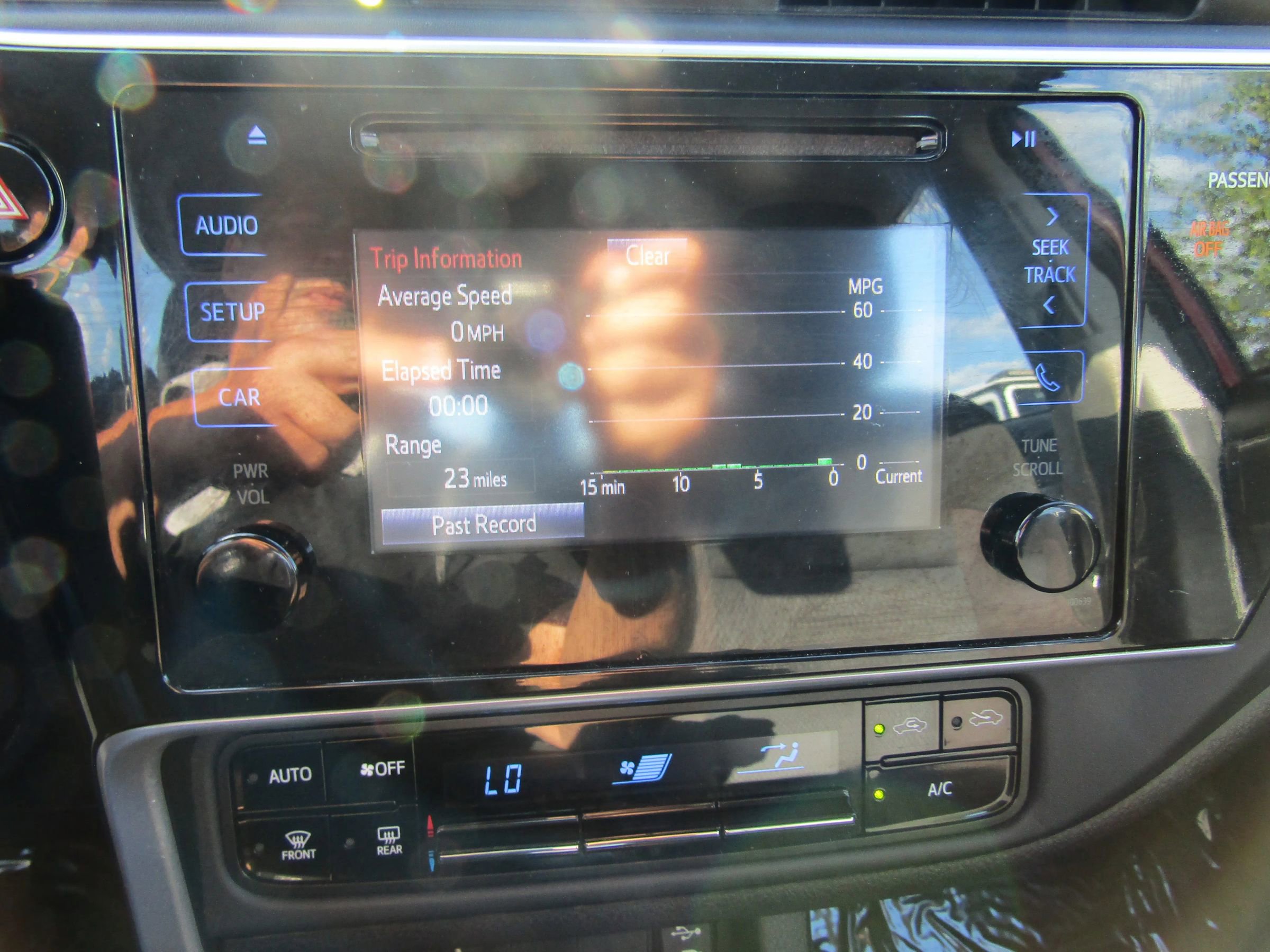 Used 2017 Toyota Corolla LE image 25