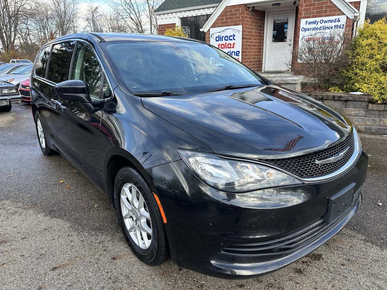 Used 2017 Chrysler Pacifica Touring image 10