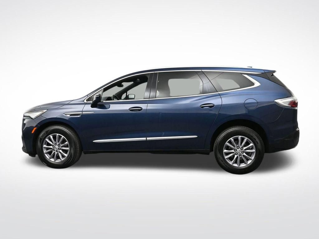 Used 2024 Buick Enclave Essence AWD/4WD image 2