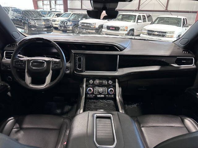 Used 2023 GMC Yukon XL Denali w/ Denali Reserve Package AWD/4WD image 26