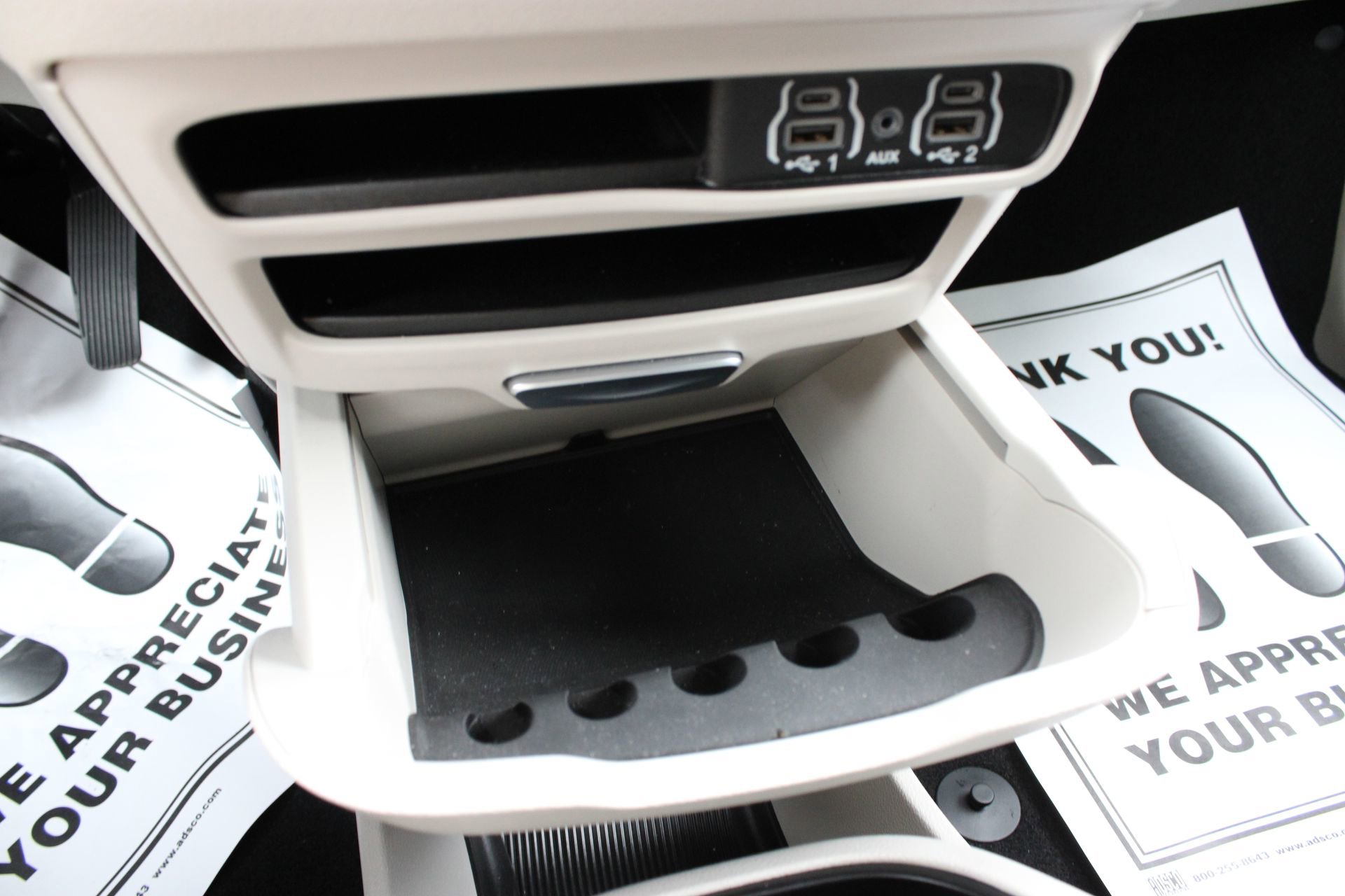 Used 2024 Chrysler Pacifica Touring-L FWD image 45