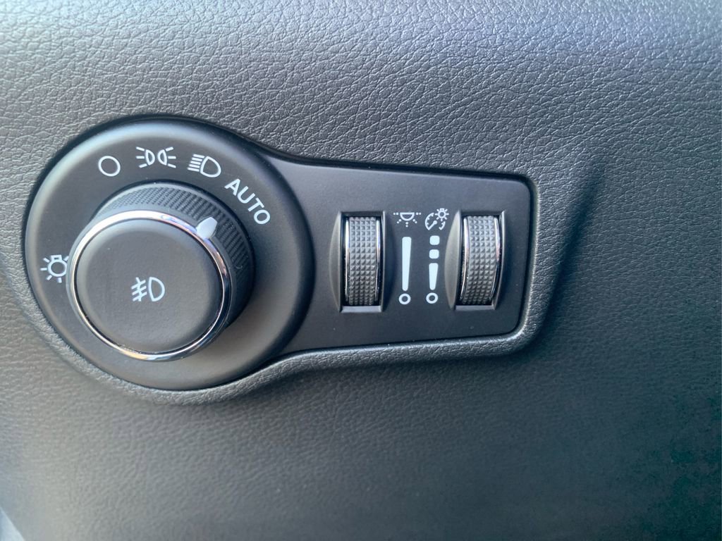 Used 2026 Jeep Compass Limited image 24