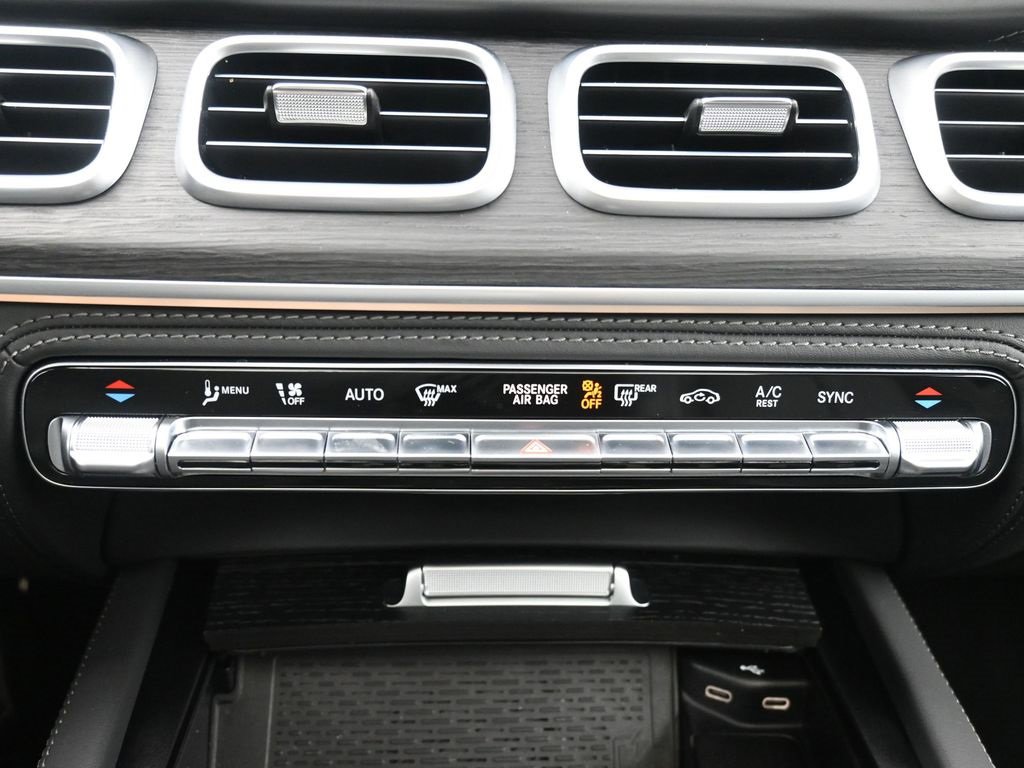 Used 2024 Mercedes-Benz GLS 580 4MATIC image 16