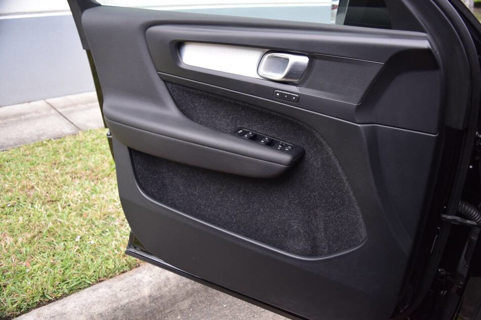 Used 2020 Volvo XC40 T5 Momentum w/ Protection Package Premier image 70