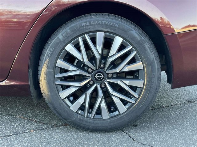 Used 2024 Nissan Altima 2.5 SV image 11