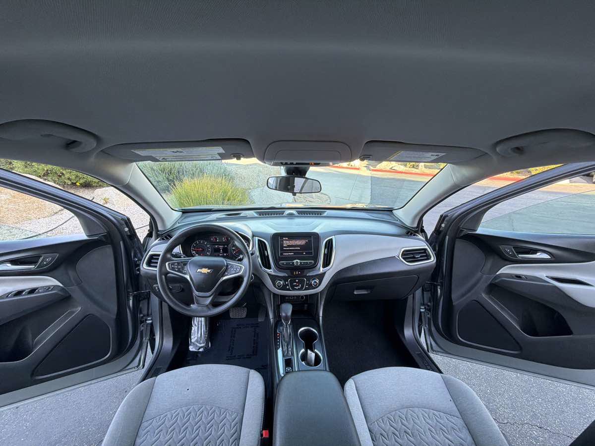 Used 2023 Chevrolet Equinox LS image 3