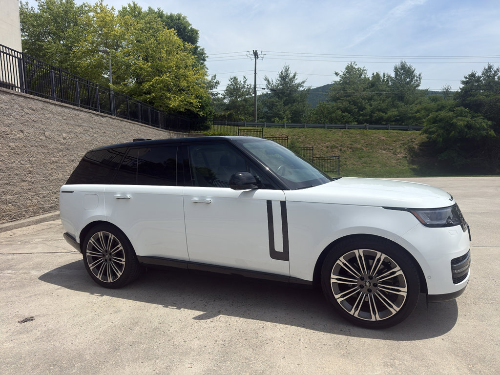 Used 2024 Land Rover Range Rover SE AWD/4WD image 1