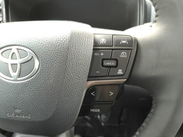 Used 2025 Toyota Camry XLE FWD image 34