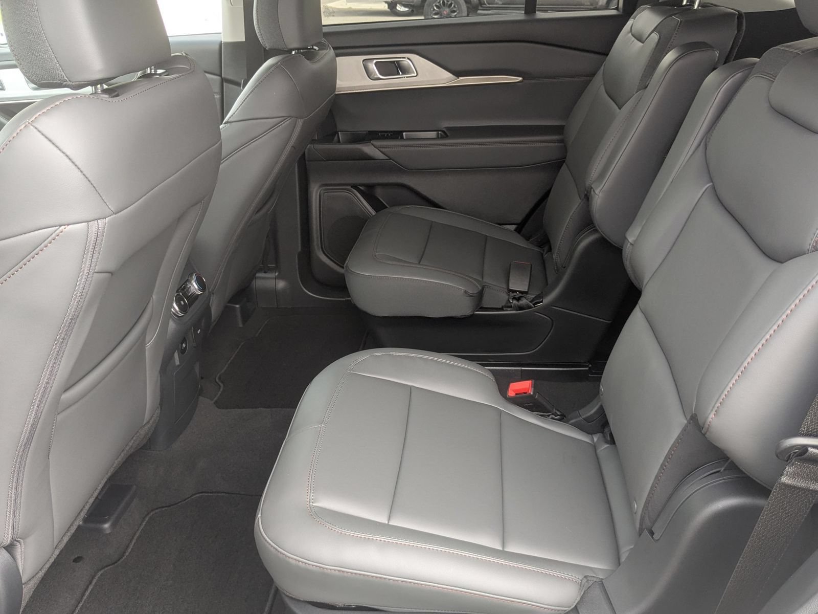 New 2026 Ford Explorer Active w/ Active Comfort Package AWD/4WD image 29