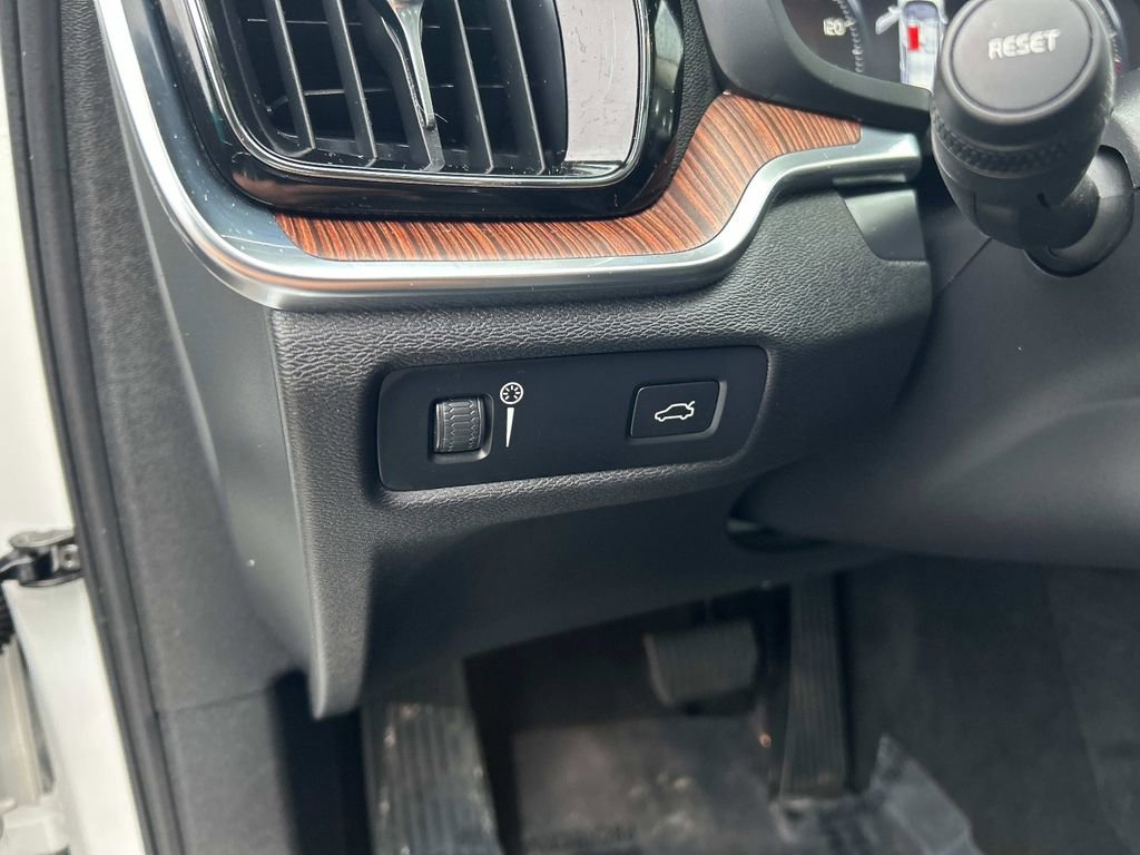 Used 2022 Volvo S60 B5 Inscription image 21