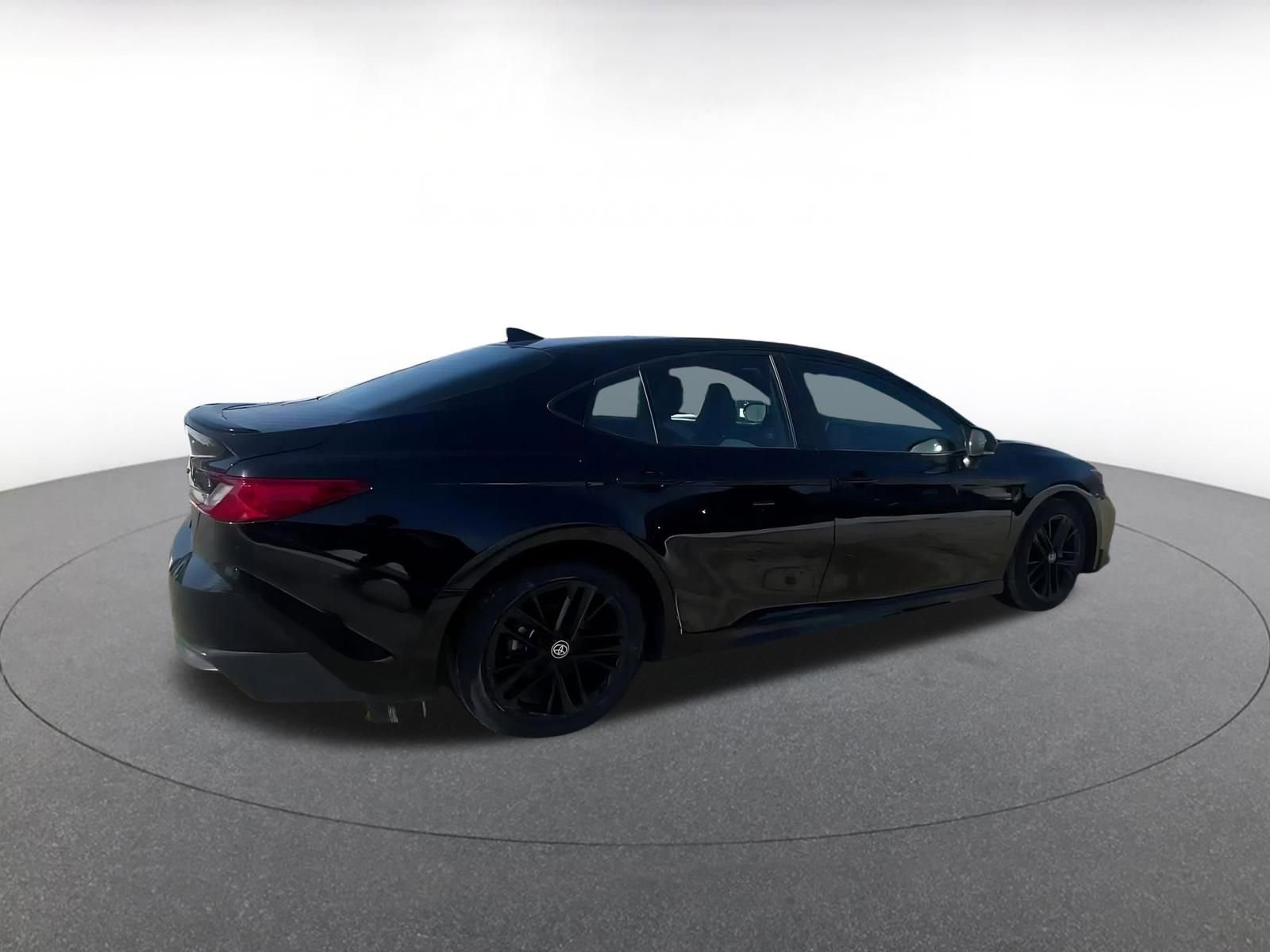 Used 2025 Toyota Camry SE image 15