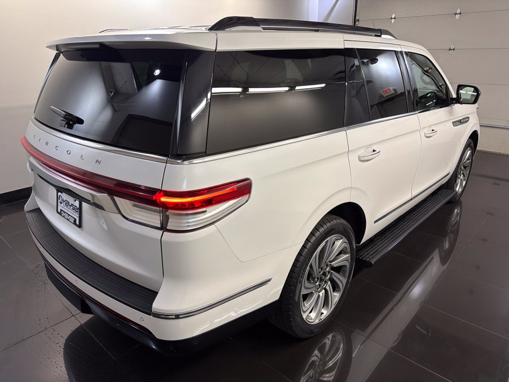 Used 2022 Lincoln Navigator Reserve w/ Equipment Group 201A AWD/4WD image 6