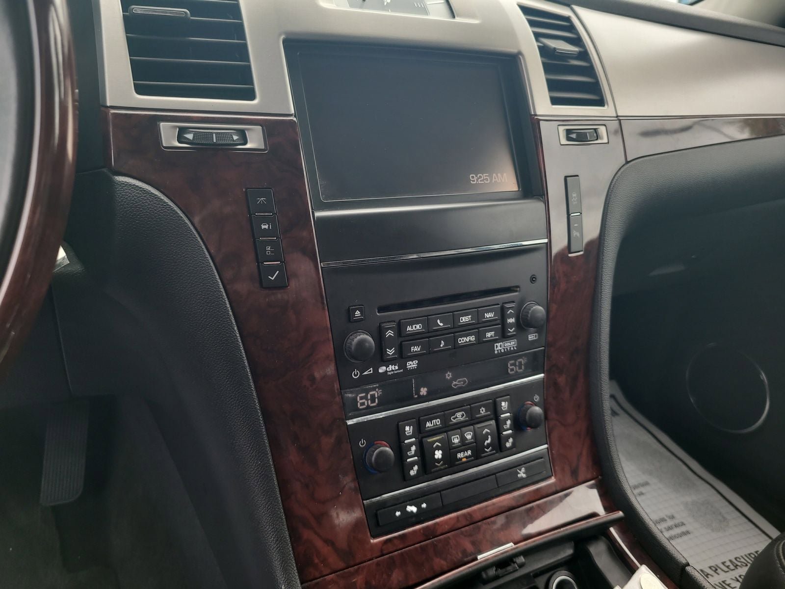 Used 2013 Cadillac Escalade Premium RWD image 18