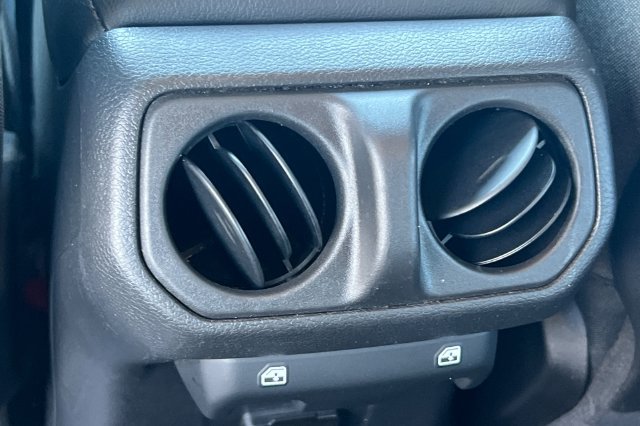 Used 2025 Jeep Wrangler Unlimited Rubicon AWD/4WD image 14