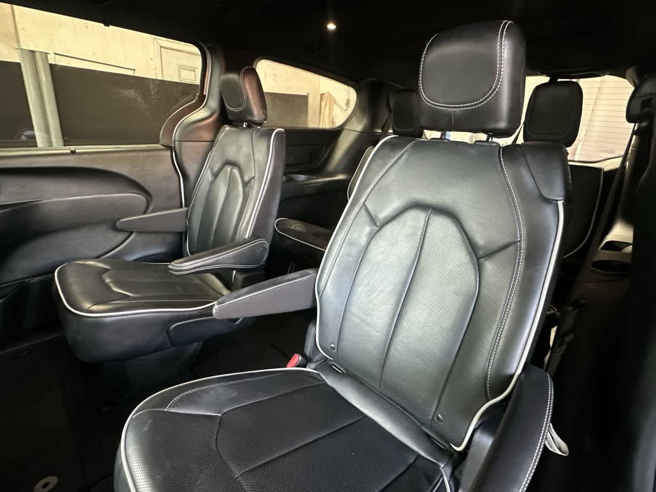 Used 2026 Chrysler Pacifica Limited FWD image 22