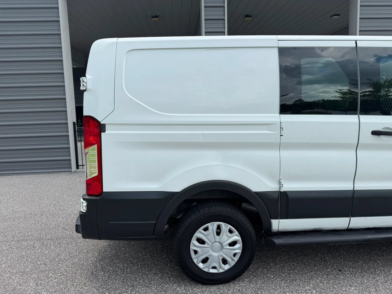 Used 2015 Ford Transit 250 130 Low Roof w/ Exterior Upgrade Package RWD image 10