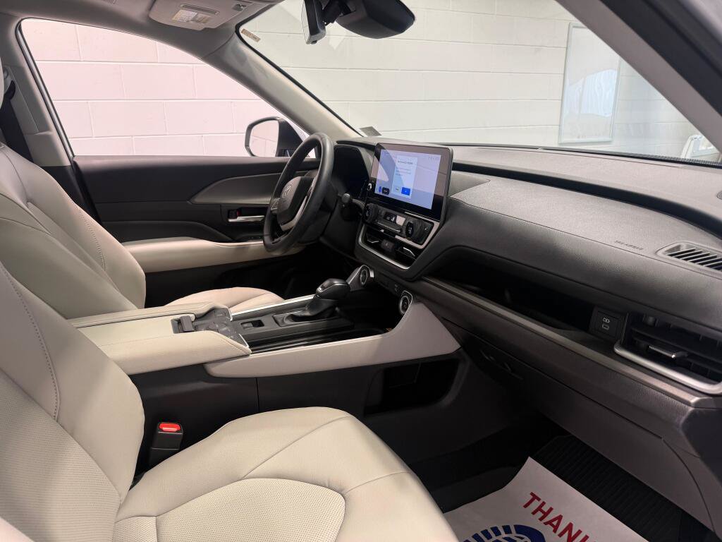 Used 2025 Toyota Grand Highlander AWD Hybrid image 10