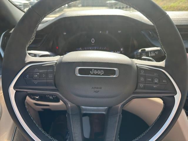 New 2026 Jeep Grand Cherokee Limited w/ Luxury Tech Group II RWD image 37