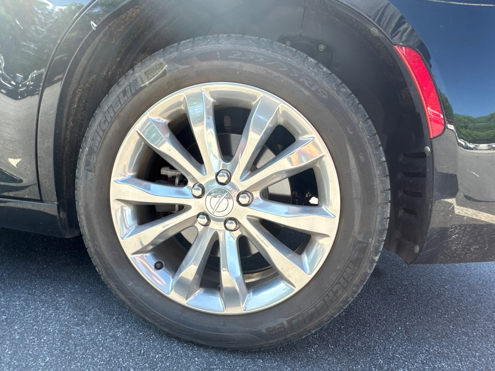 Used 2018 Chrysler 300 Touring L image 22