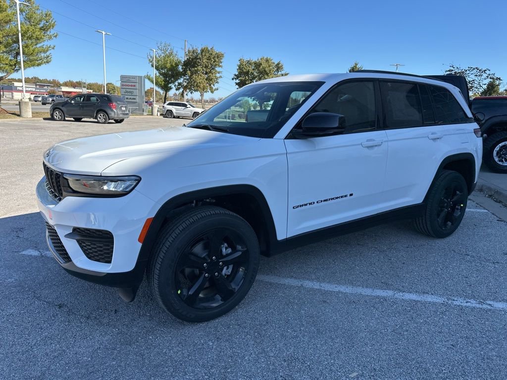 New 2025 Jeep Grand Cherokee Altitude AWD/4WD image 13