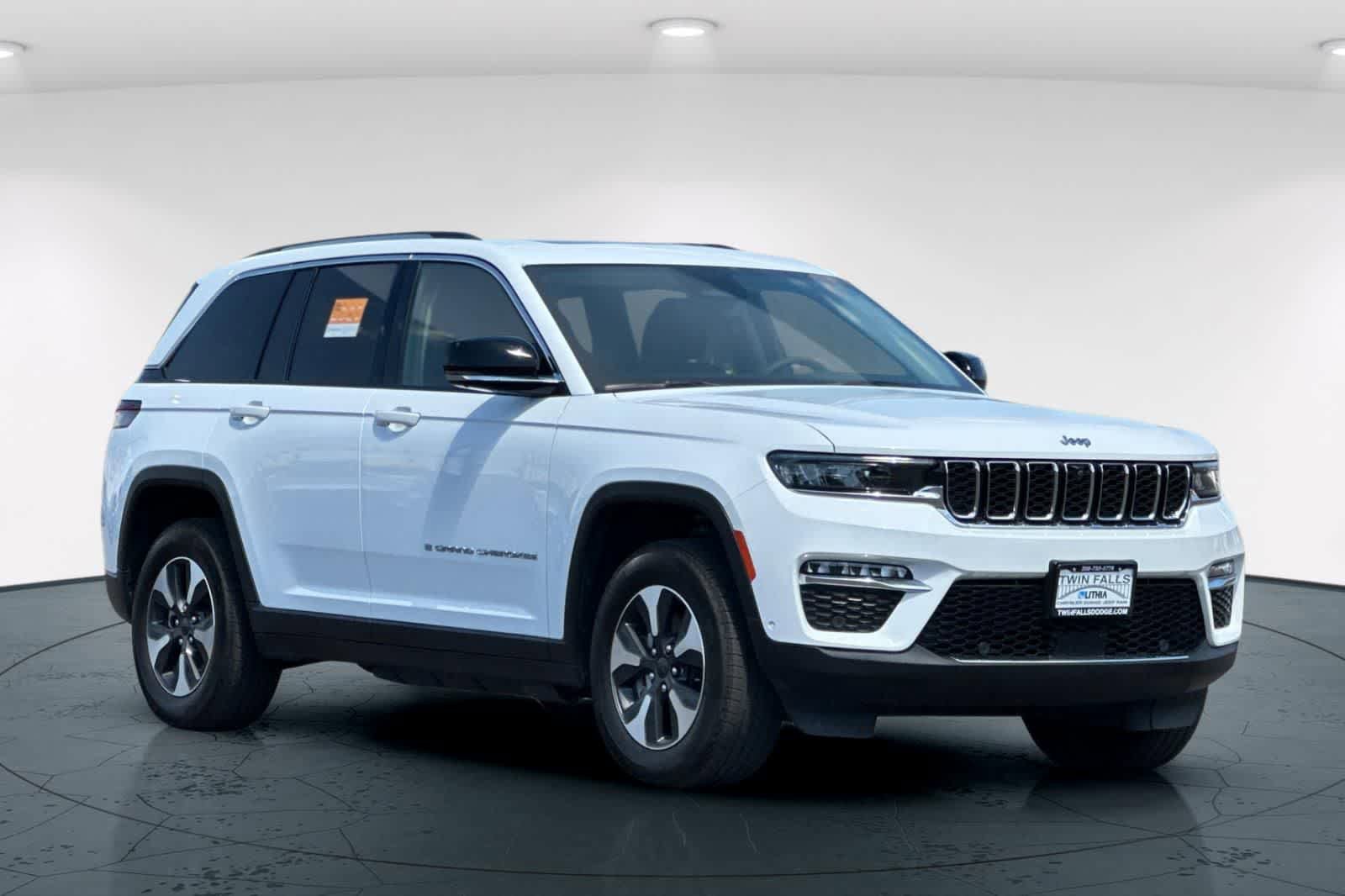 Certified 2022 Jeep Grand Cherokee Limited 4xe w/ Luxury Tech Group II AWD/4WD image 5