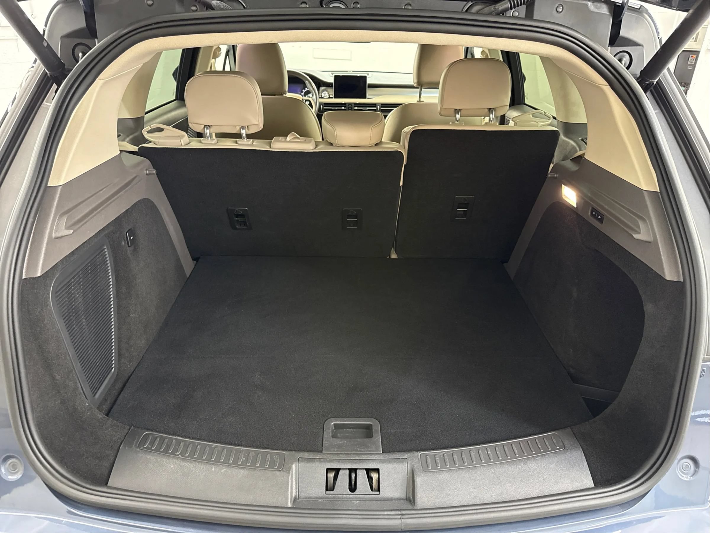 Used 2022 Lincoln Corsair AWD w/ Premium Package image 16