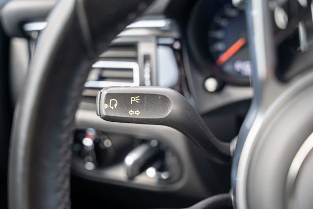 Used 2020 Porsche Macan AWD/4WD image 23