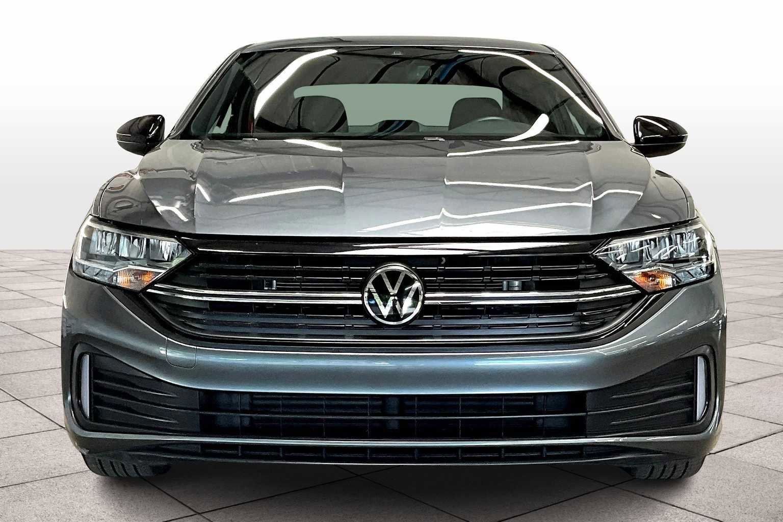 Used 2023 Volkswagen Jetta Sport image 3