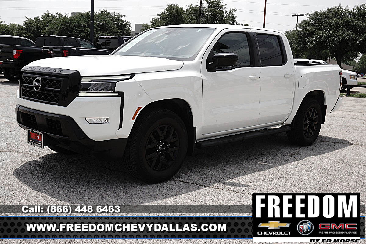 Used 2023 Nissan Frontier SV w/ Midnight Edition Package RWD image 3