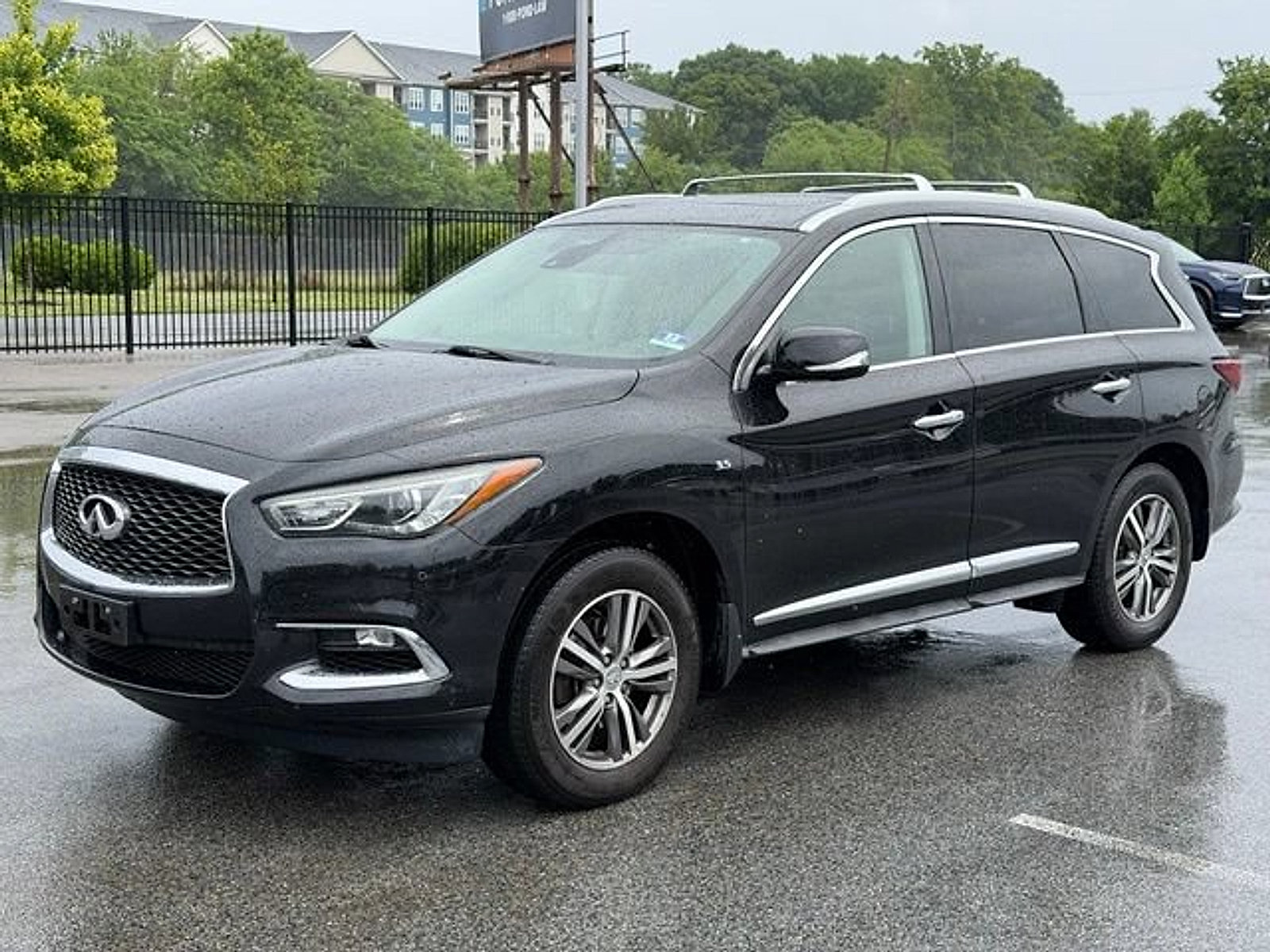 Used 2019 INFINITI QX60 Luxe w/ Essential Package AWD/4WD image 3