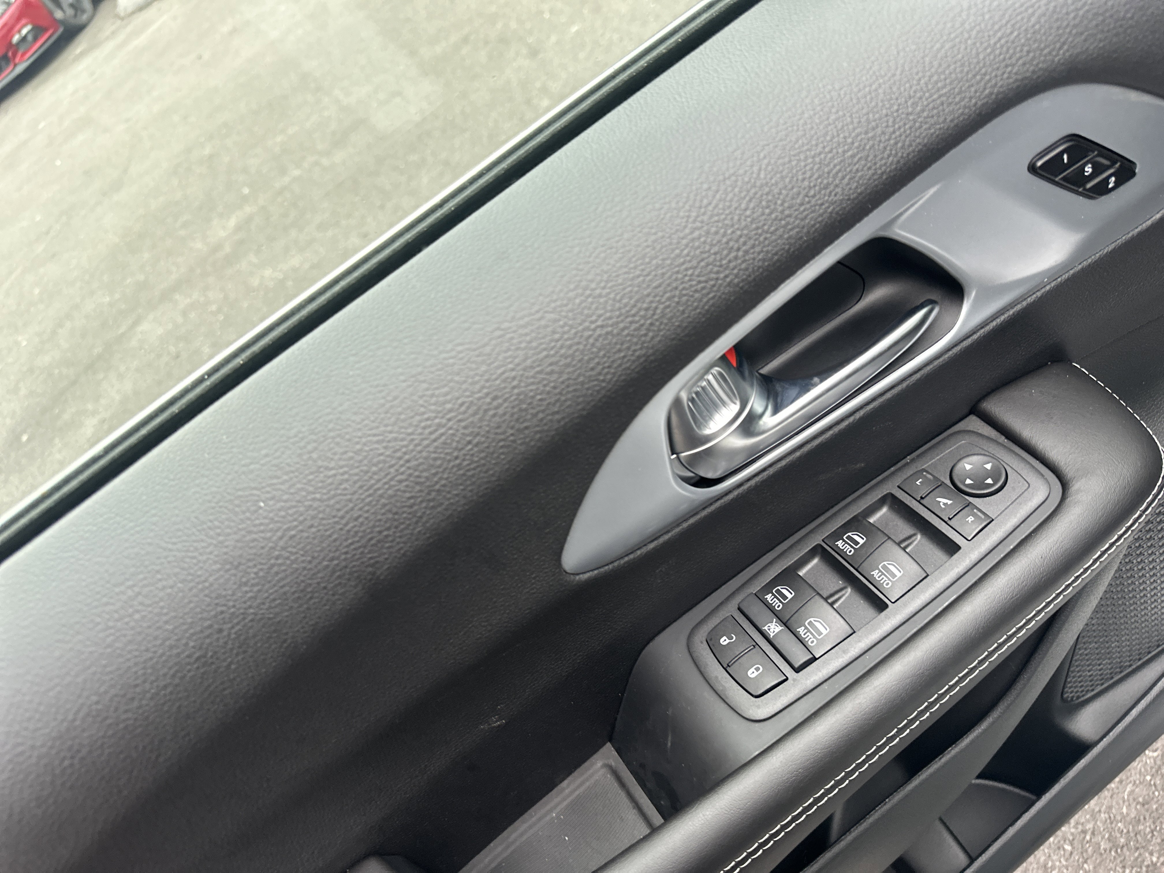 New 2026 Chrysler Pacifica Limited AWD/4WD image 17