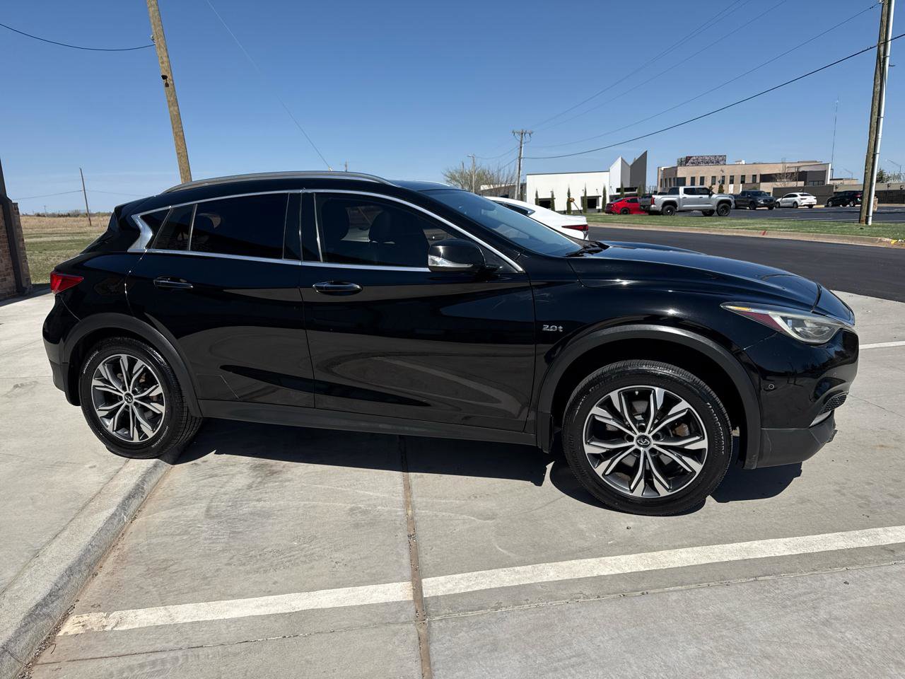 Used 2017 INFINITI QX30 Premium w/ Navigation Package image 7
