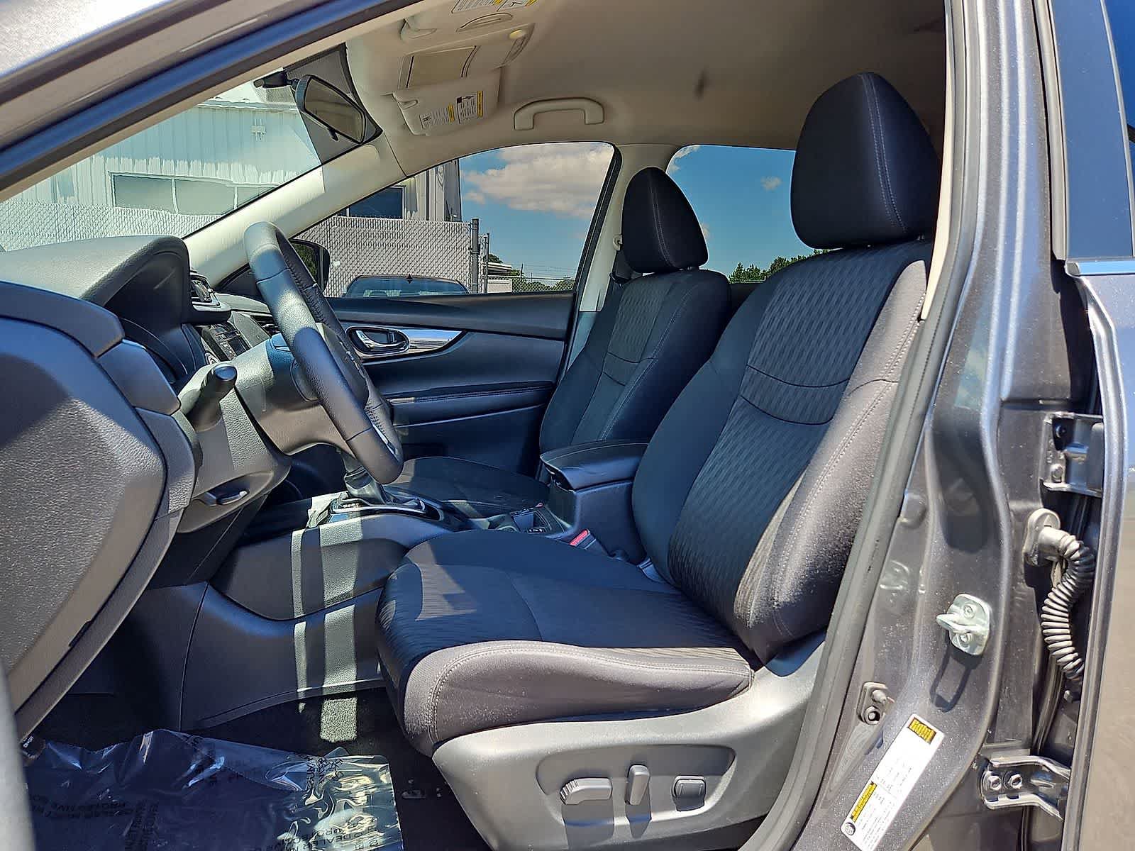 Used 2018 Nissan Rogue SV w/ Premium Package FWD image 25