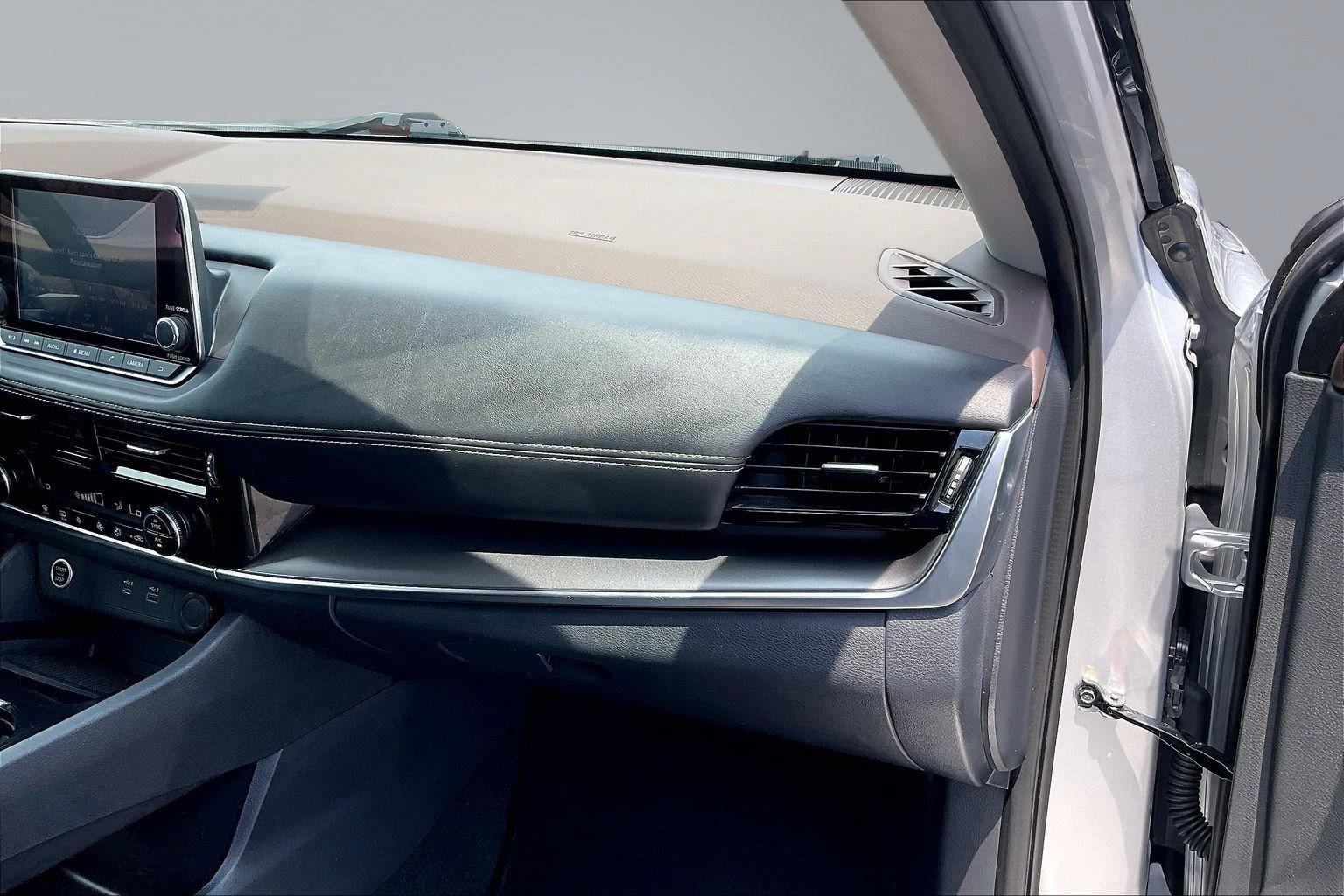 Certified 2021 Nissan Rogue SV FWD image 18