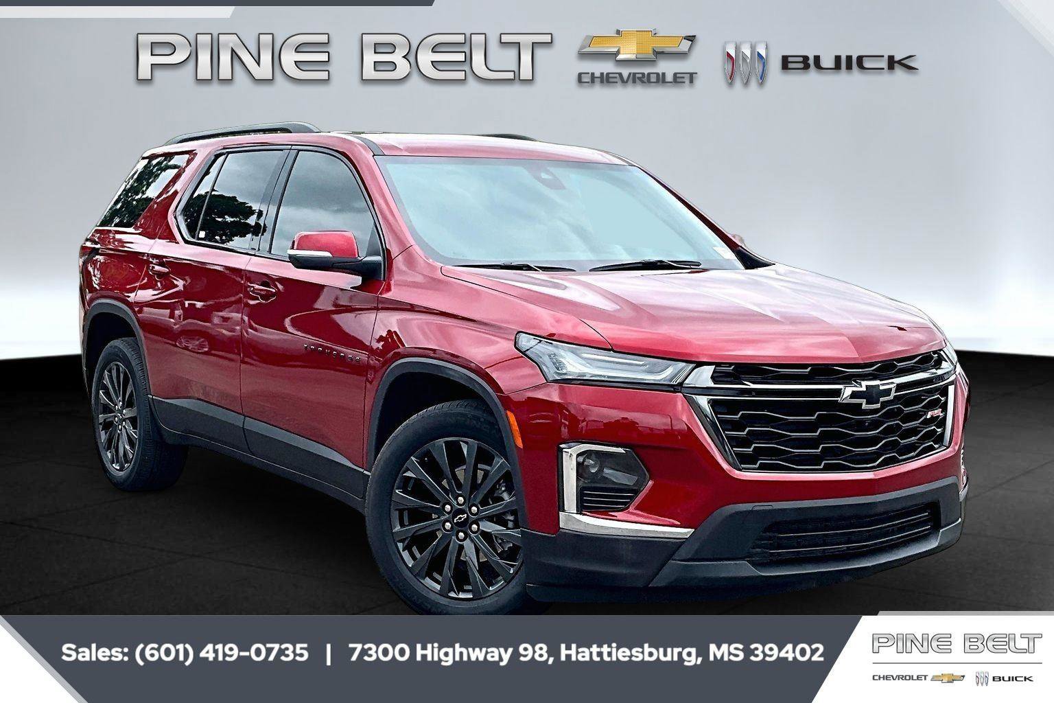 Used 2023 Chevrolet Traverse RS FWD image 1