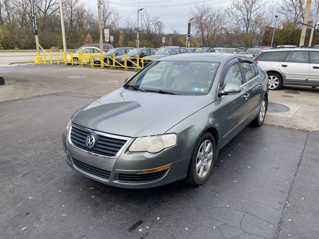 Used 2006 Volkswagen Passat Value Edition image 1