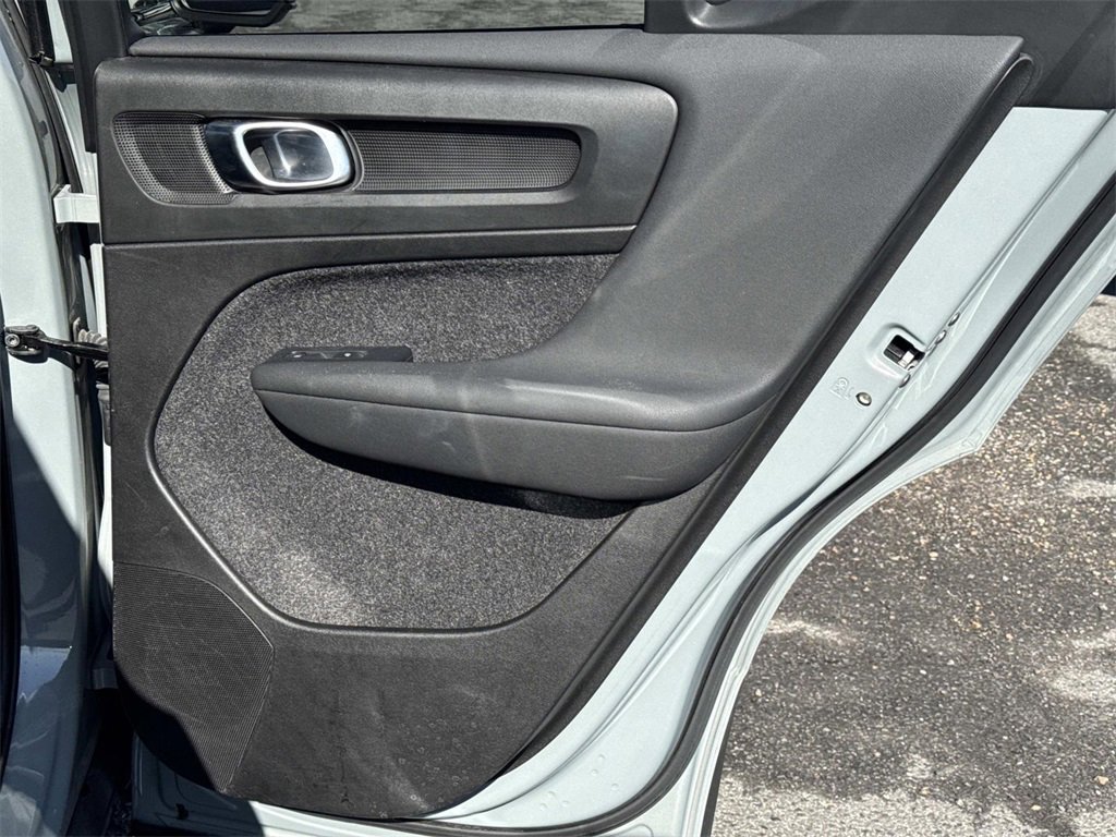 Used 2024 Volvo XC40 B5 Plus image 22