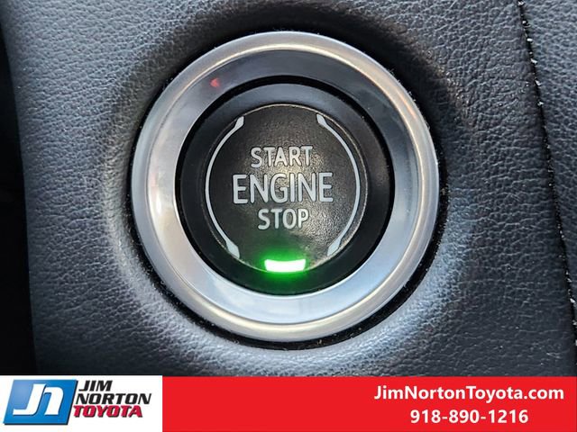 Used 2021 Chevrolet Suburban Z71 image 23