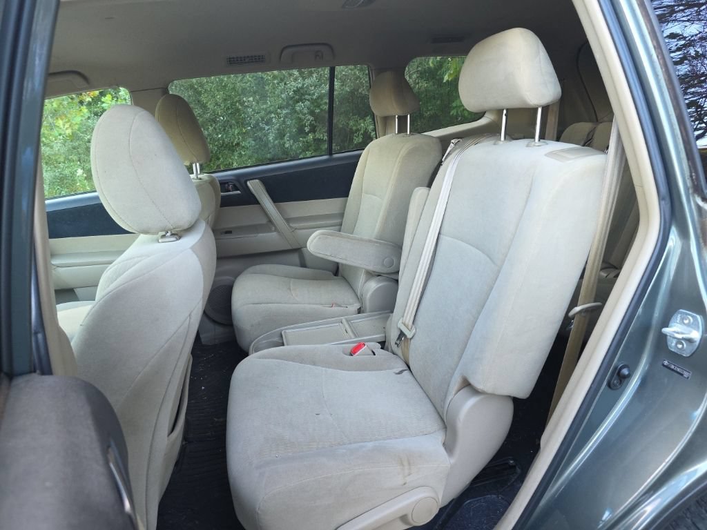 Used 2013 Toyota Highlander Plus AWD/4WD image 14