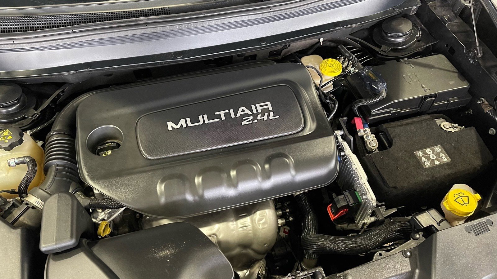 Used 2015 Jeep Cherokee Sport w/ Sport Appearance Group FWD image 21