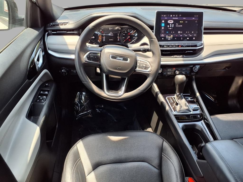 Used 2025 Jeep Compass Limited AWD/4WD image 4