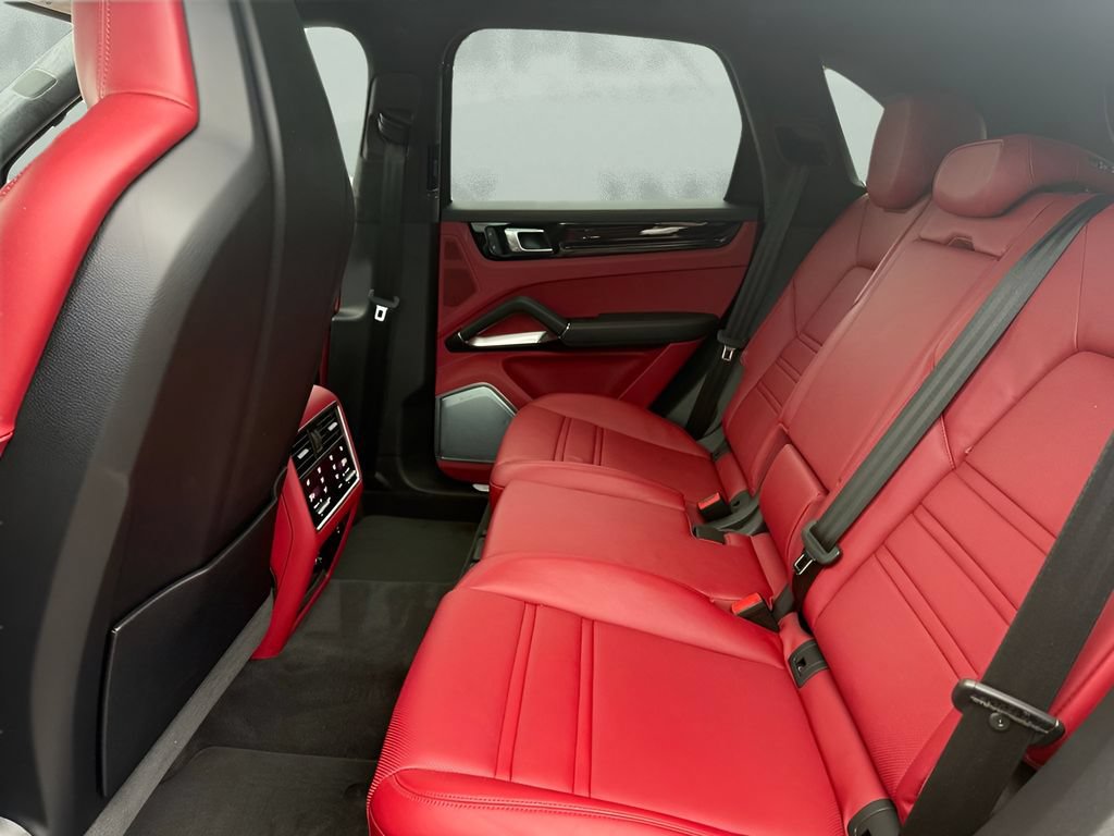 Used 2022 Porsche Cayenne Turbo AWD/4WD image 24