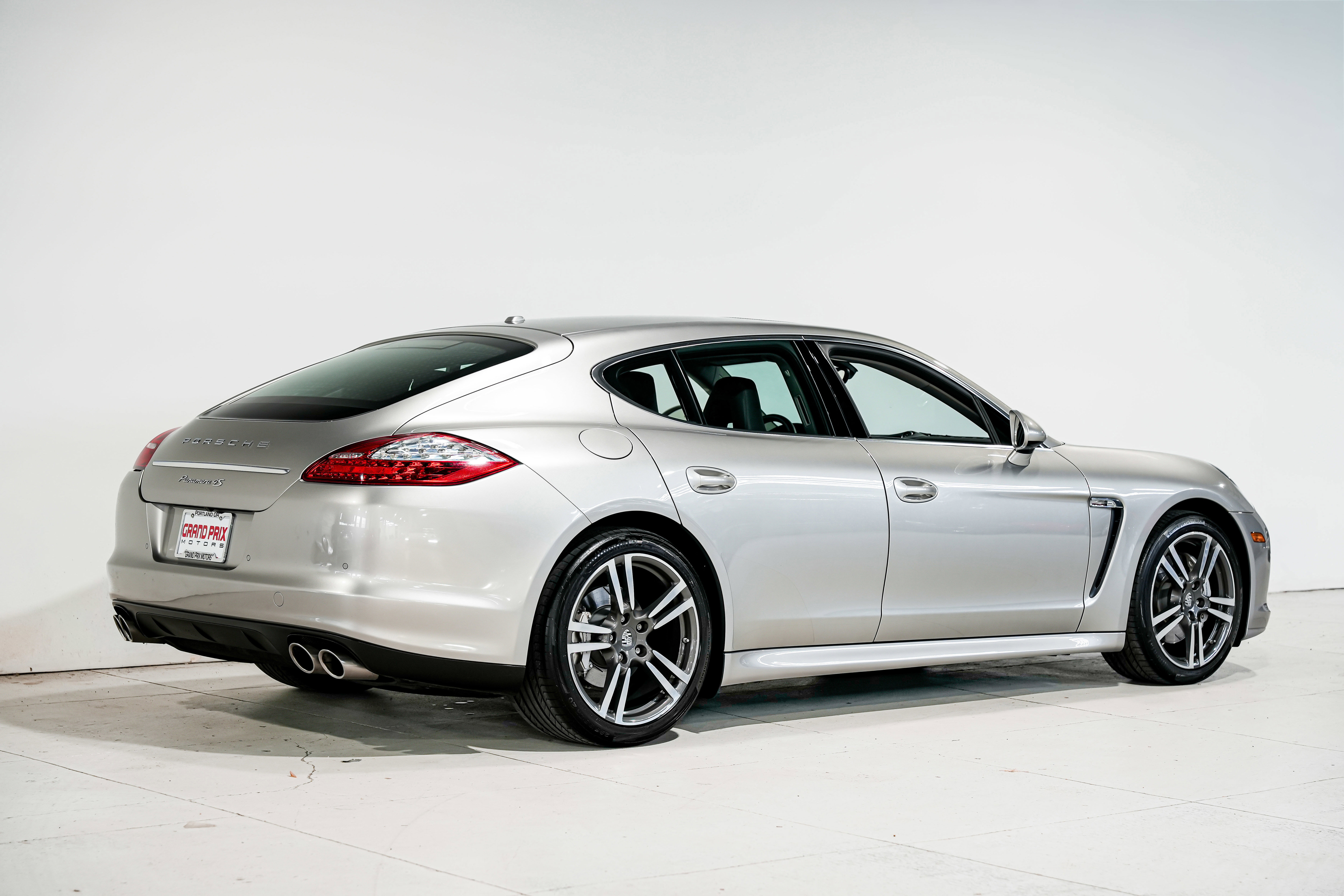 Used 2012 Porsche Panamera 4S image 3